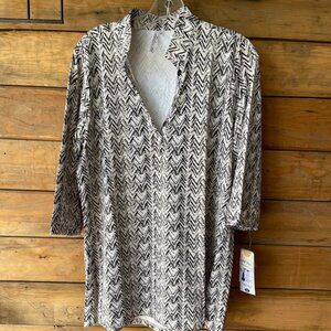 Lulu-B Ladies Black & White Chevron Print V-Neck 3/4 Sleeve Travel Tunic